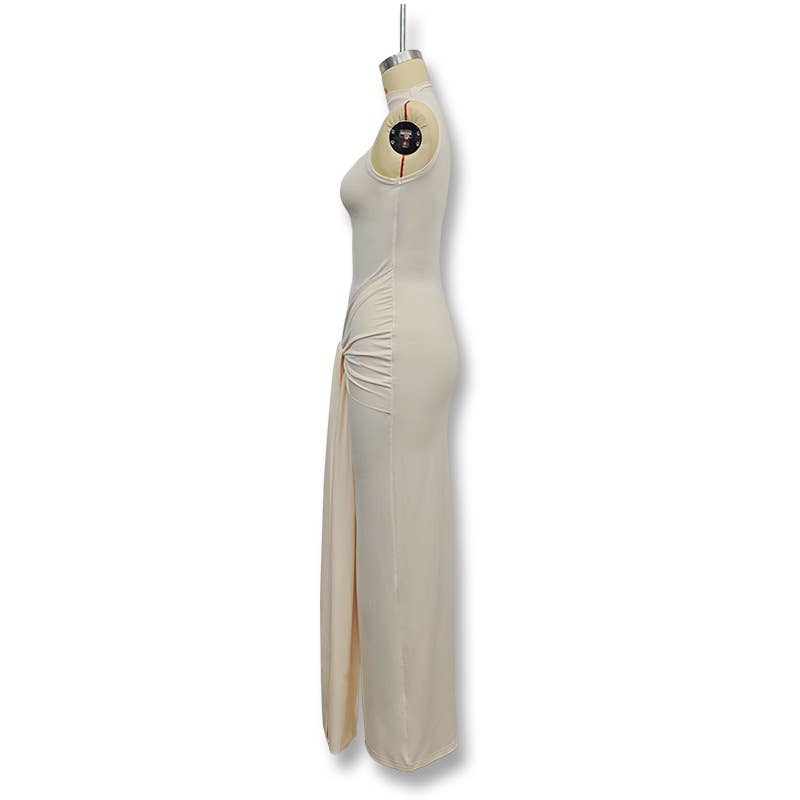 Solid-color round-neck and body-hugging dress