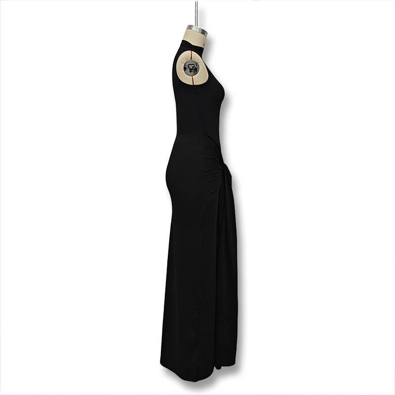 Solid-color round-neck and body-hugging dress