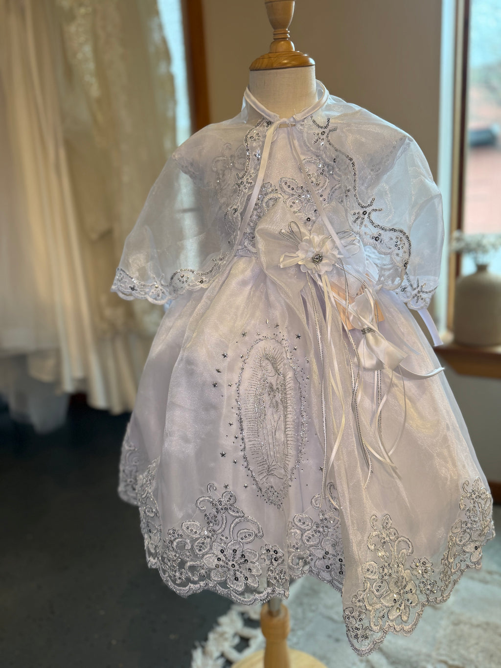 ROPONES Y TRAJES DE BAUTIZO PARA NINO