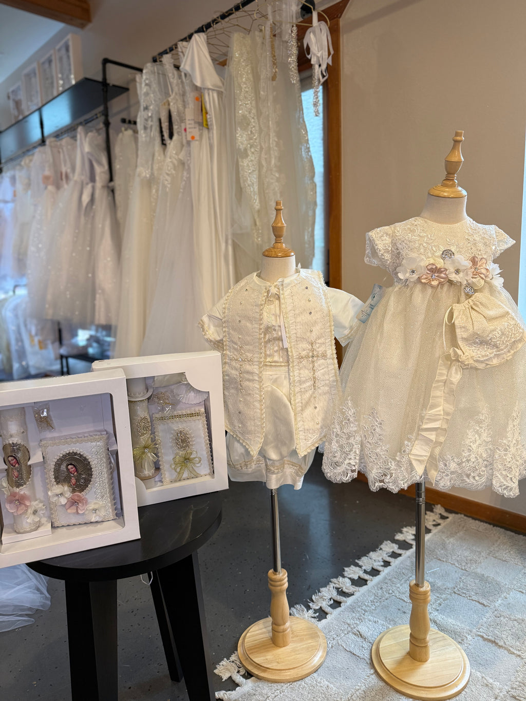 ROPONES Y TRAJES DE BAUTIZO PARA NINO