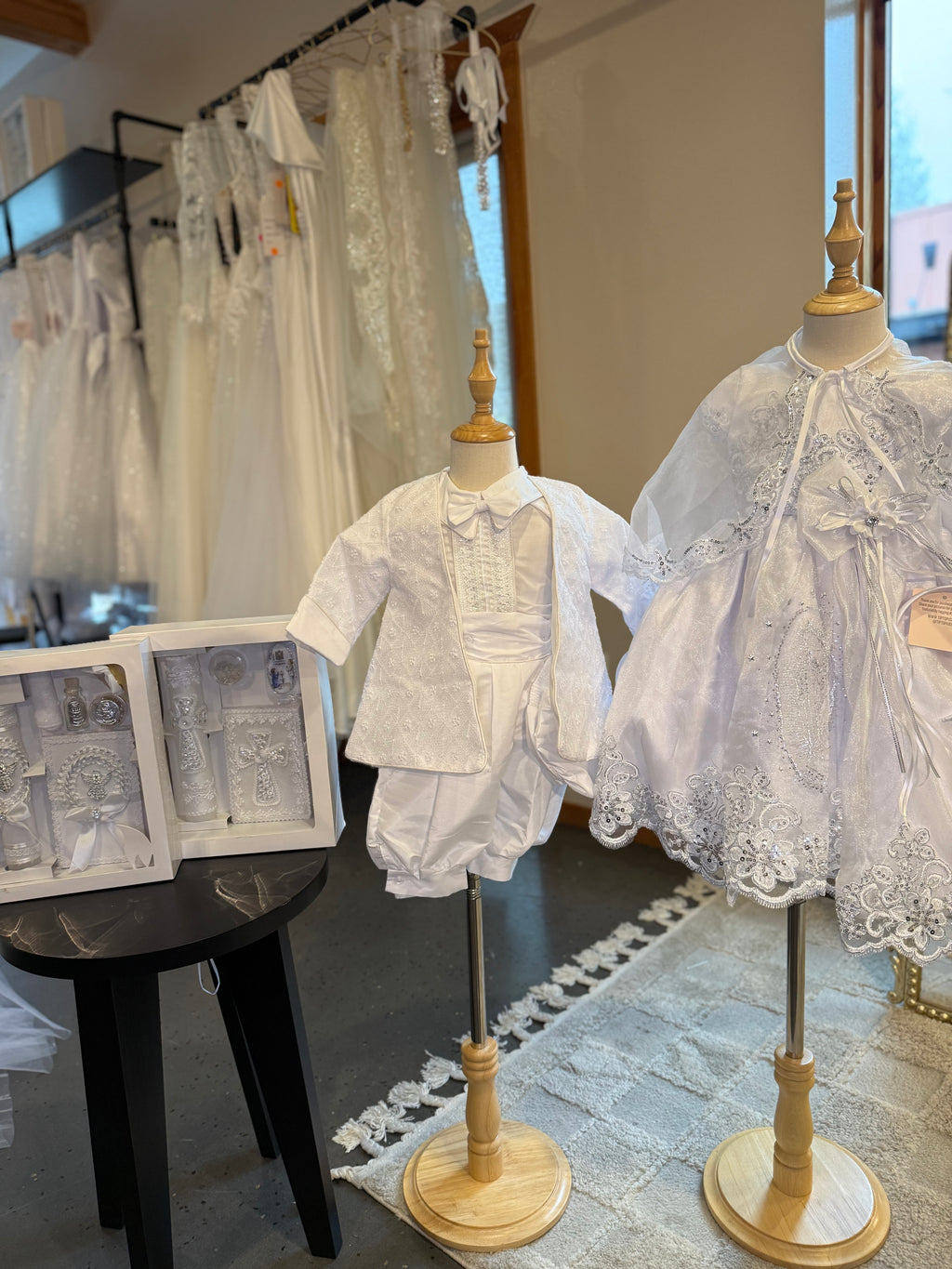 ROPONES Y TRAJES DE BAUTIZO PARA NINO