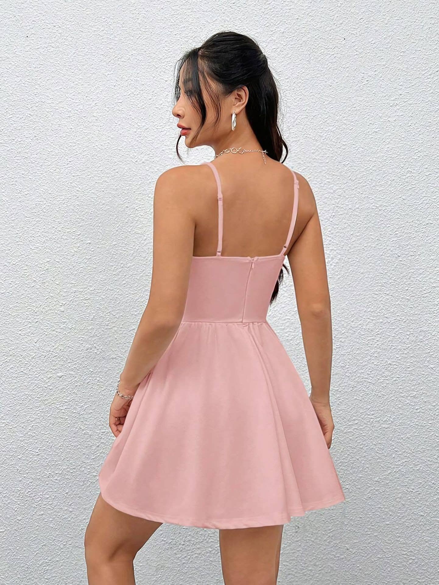 Solid-color pleated back zipper halter dress