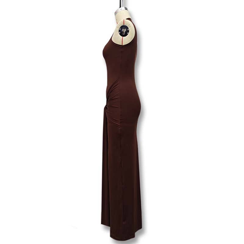 Solid-color round-neck and body-hugging dress