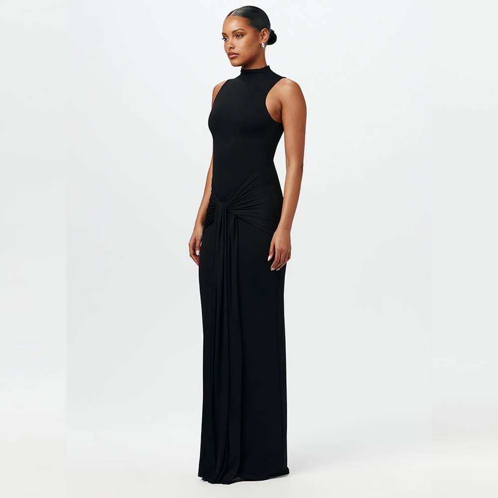 Solid-color round-neck and body-hugging dress